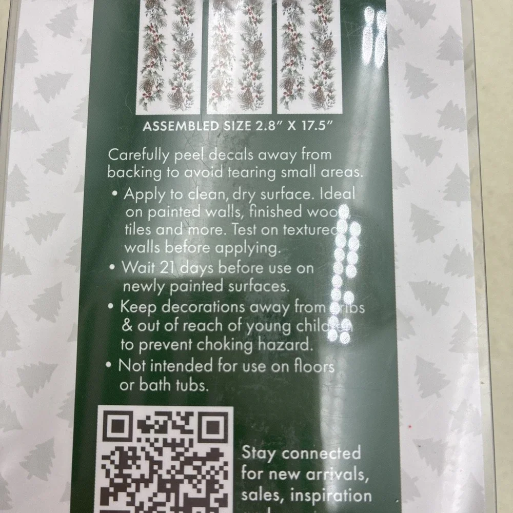 WallWear Christmas Garland Border Wall Decals Peel & Stick Holly Berry 3 Sheets